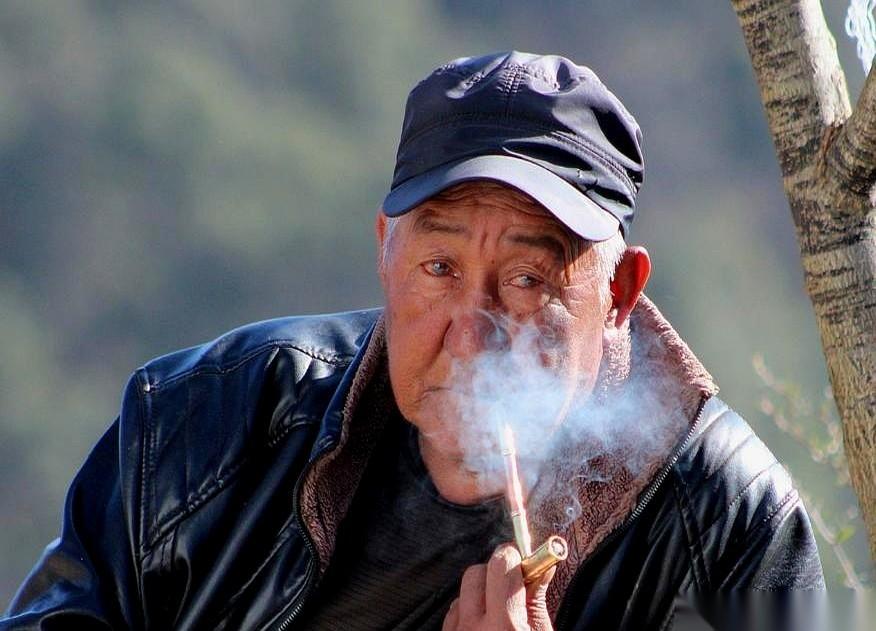 “确诊的时候，已经不可逆了。”就这一句话，我见过好几个叔叔伯伯，在医生面前，当