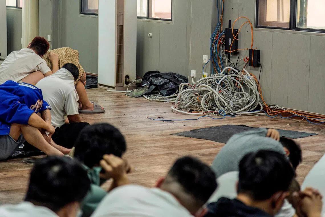 “太崩溃了！”仨中国男人去曼谷旅游，其中一人感冒留在酒店，另外两个：他的亲弟弟