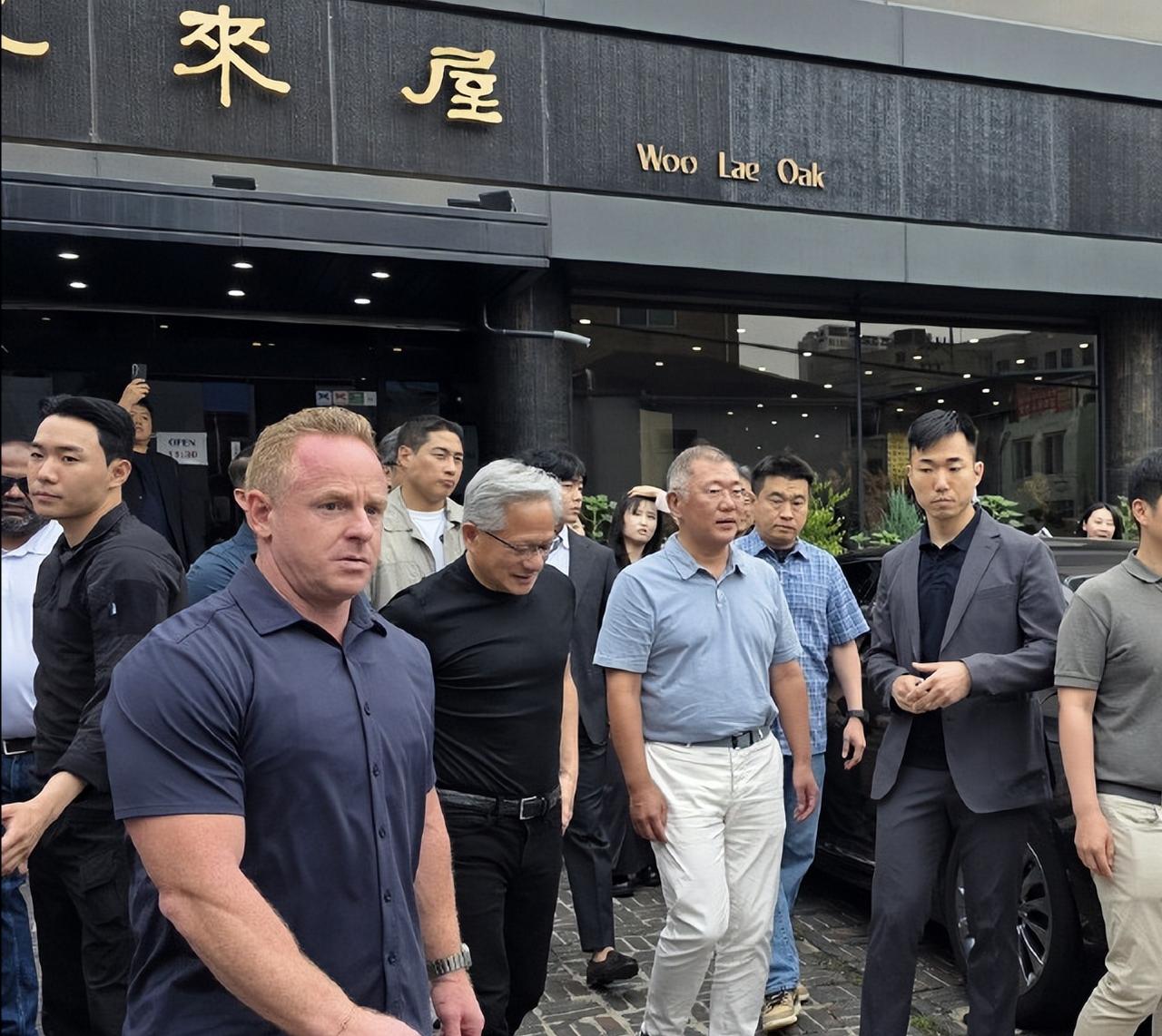 黄仁勋会见现代汽车郑义宣！6月7日，英伟达CEO黄仁勋与现代汽车集团会长郑义
