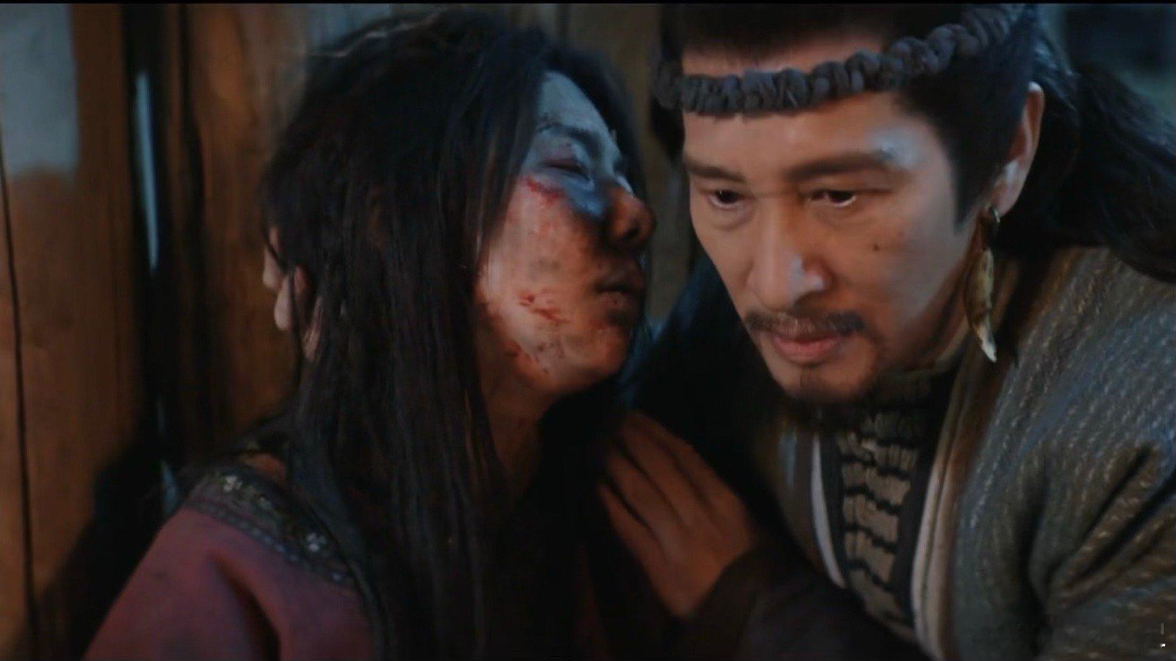 长安二十四计原来白头的母亲也是被铁秣王杀死的，而言凤山也是因为要去救他母亲中了