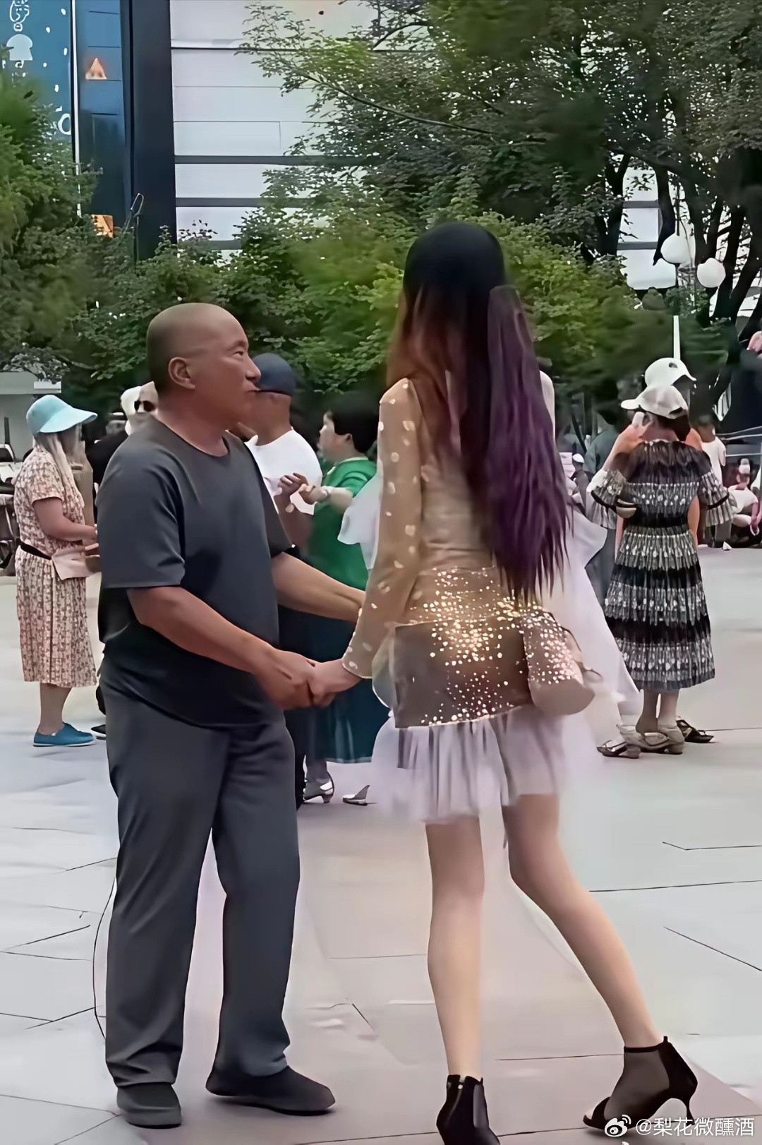 本以为这是大爷的高光时刻，结果一看