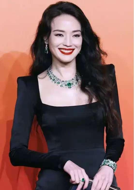 2016年，记者问舒淇：“你为什么要嫁给冯德伦？”她笑着说：“我从来没打算嫁给他