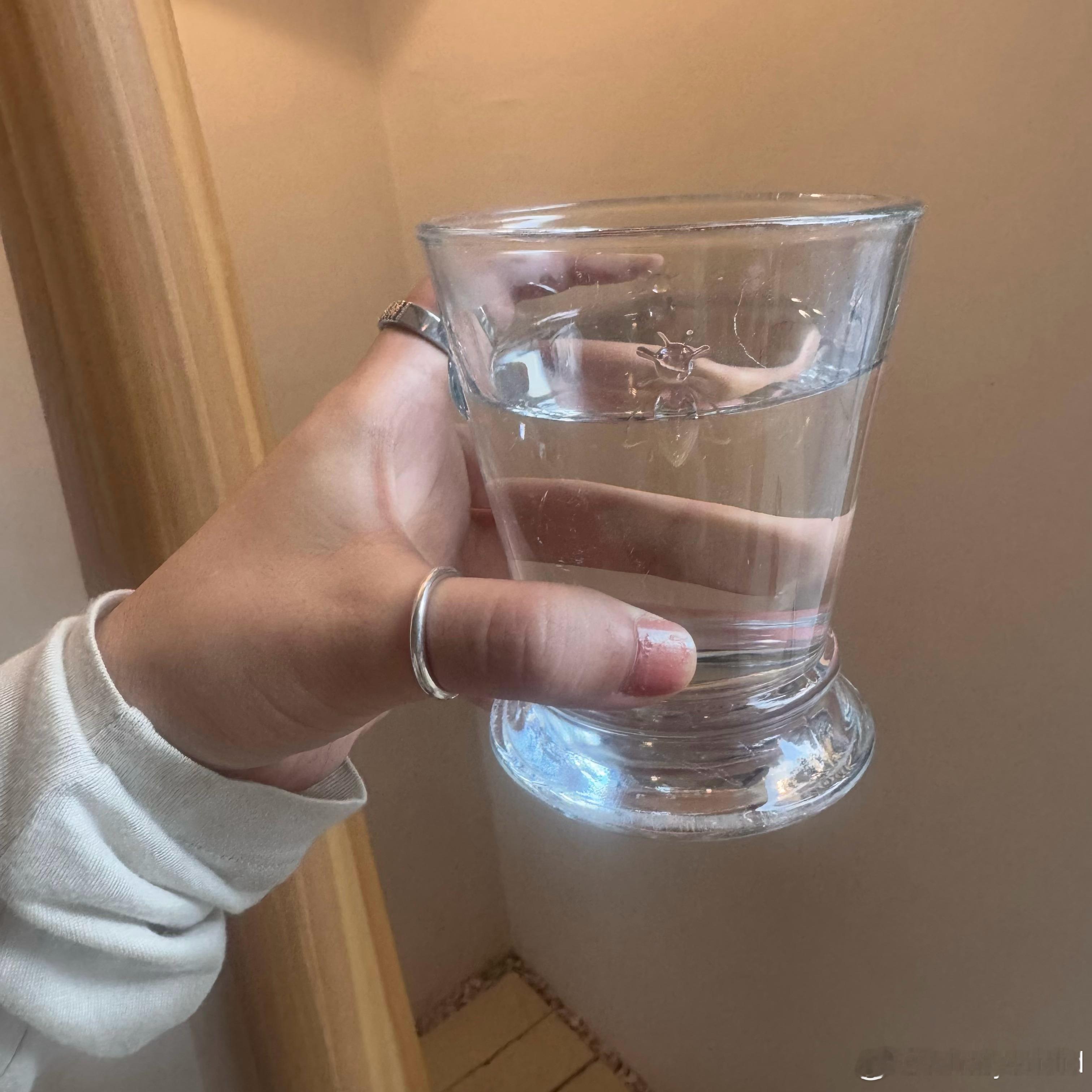 比起水我更需要咖啡😴​​​