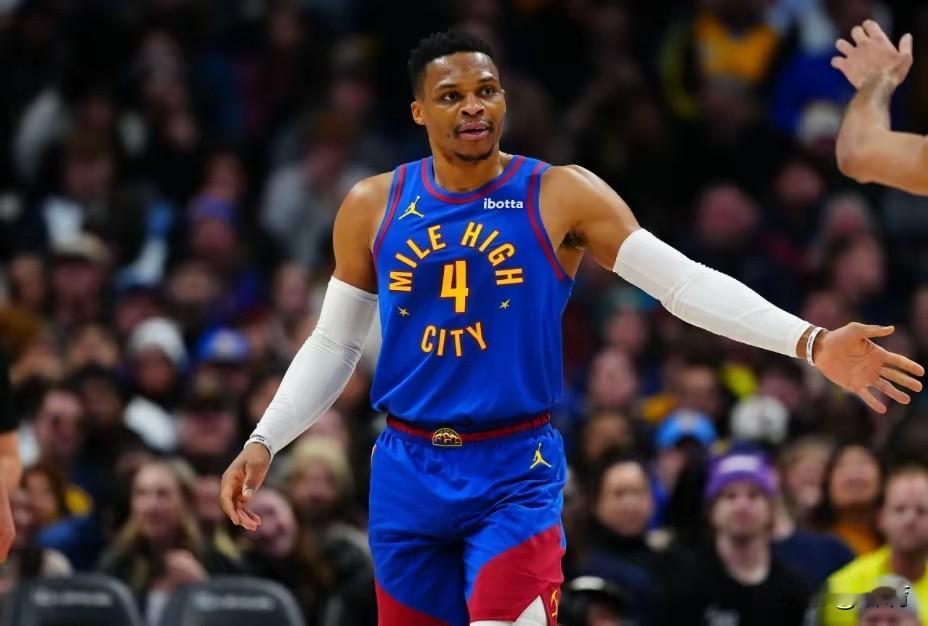 掘金绝对后悔没有续约威斯布鲁了！看看掘金替补，少了威少都打成什么样了。北京时