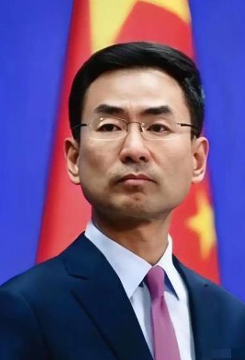 在纽约联合国总部前，中国国旗竟再次遭遇闭门羹。4月25日，美国再次使出老招数，拒