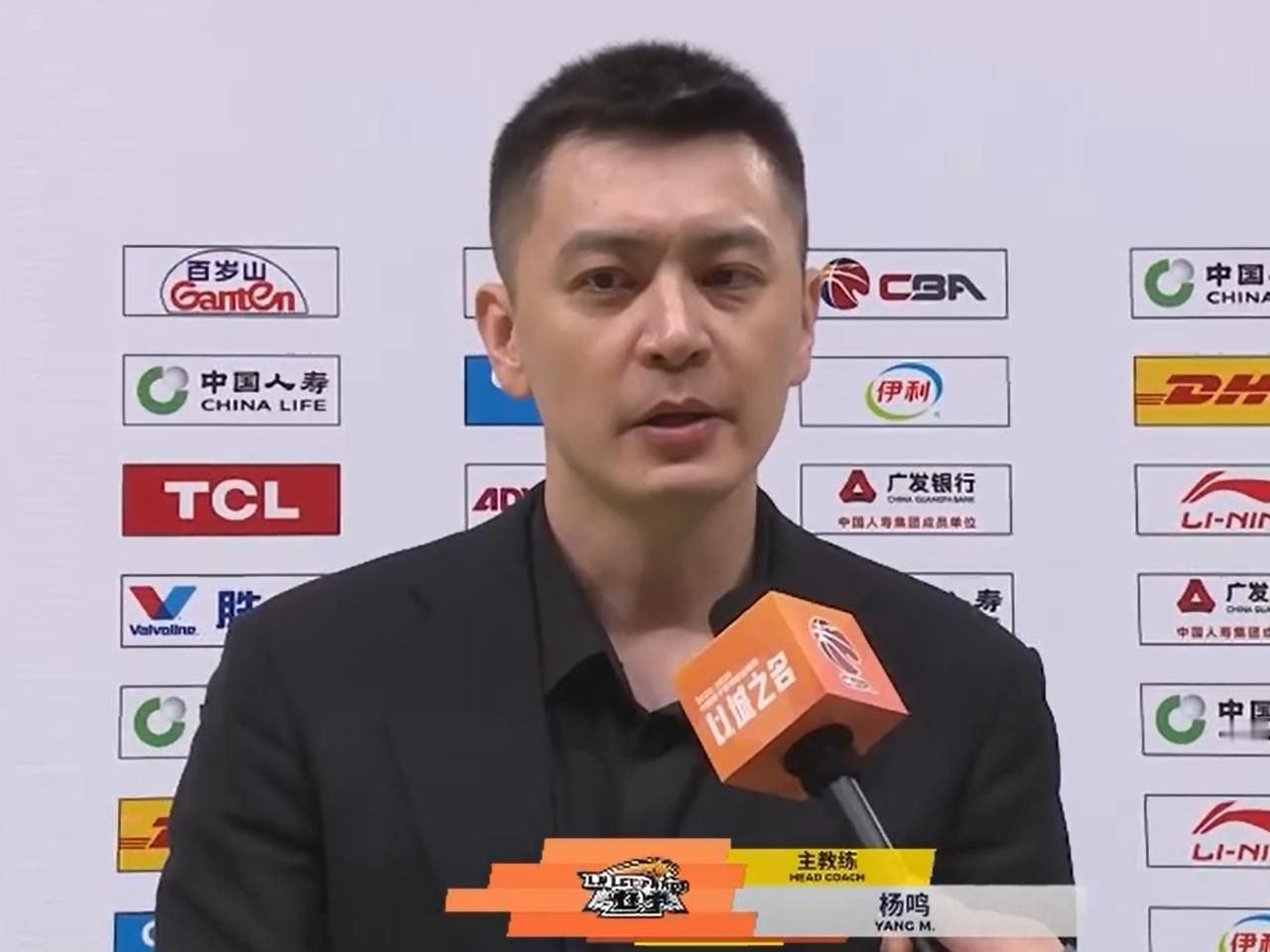 大胜广厦队16分！杨鸣中肯点评，指出了辽宁队赢球的原因。CBA常规赛第二轮，迎