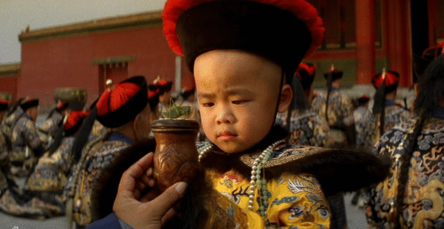 对于清帝退不退位，袁世凯是不关心的，他关心的是孙文能把临时大总统的宝座让出来给自