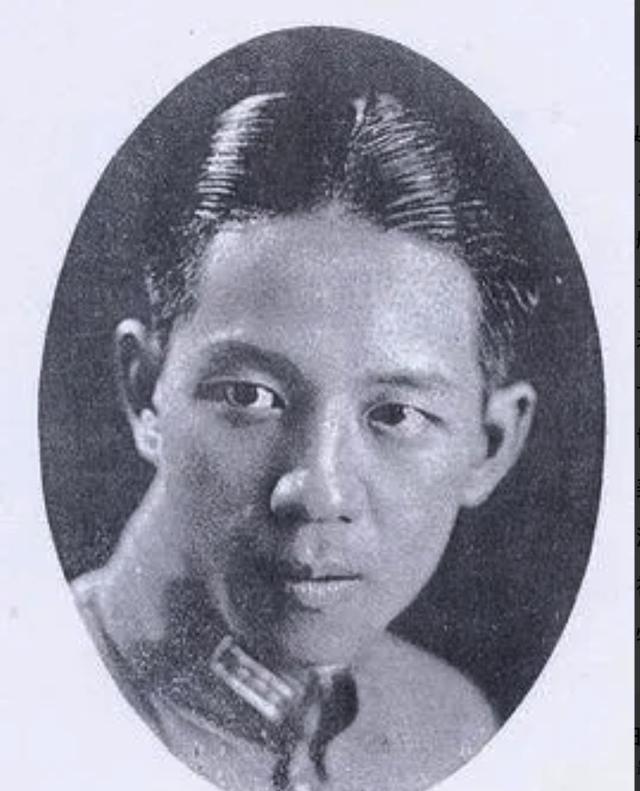 1937年，南京沦陷，工兵营长钮先铭为活命，跑到寺庙当和尚，谁知却引起日军的怀疑