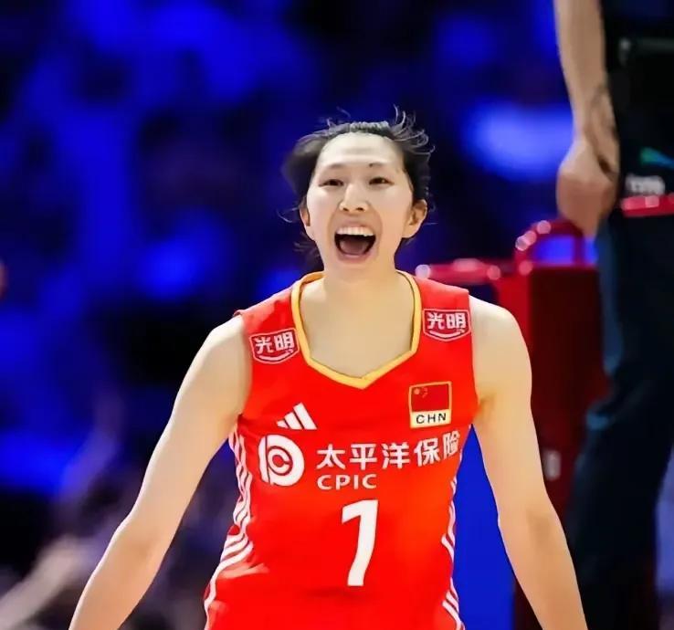 中国女排暂时不会放弃李盈莹！一旦她回归，可以先尝试着竞争主攻和接应位置的替补资