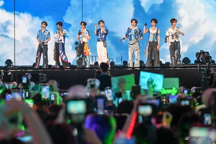 演唱会观众被调侃“傅首尔面相”：爱好从无高低，只是大家选择的人生道路各不相同