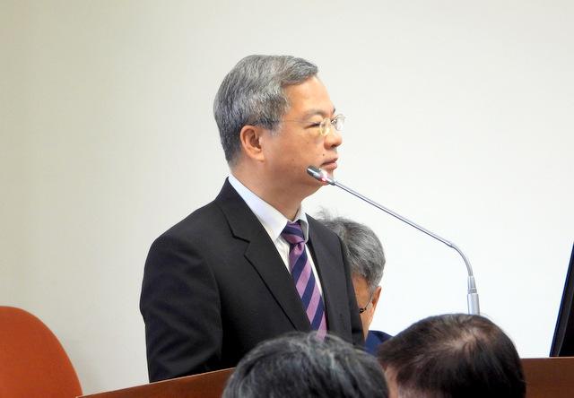 民进党当局配合美国对大陆搞禁运，台湾风险有多大？彭博日前报道称，台湾计划强化管