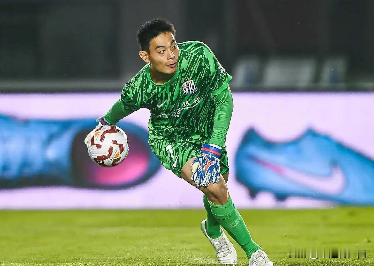 薛庆浩被“三停”,综合各类报料看,应该是大概率。小薛赛季初期表现亮眼,球队一