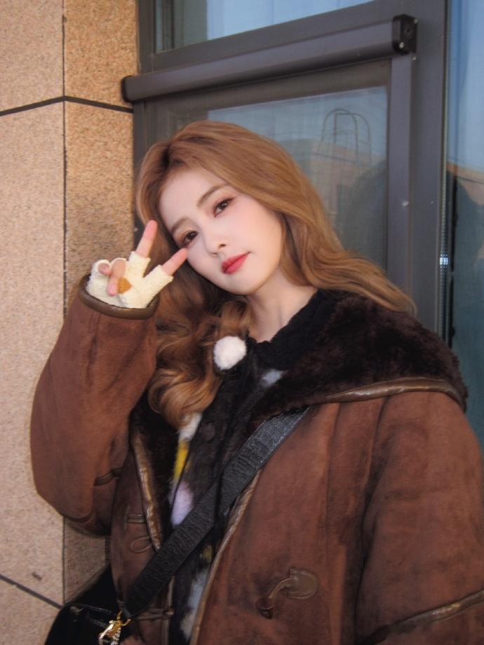 白鹿顶级过肺奔跑吧名场面封神！白鹿顶级过肺笑到停不下来，颜值与综艺感双在线，搞