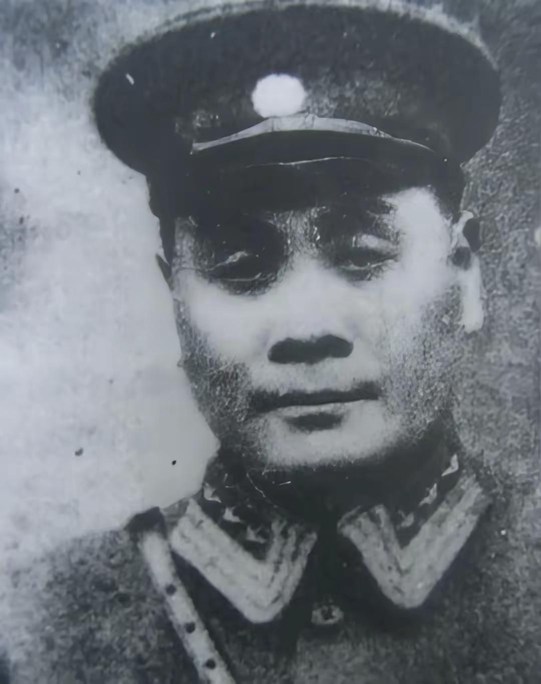 1939年，蒋介石妄图送他当炮灰，借日军之手除掉他。他却带着不怕牺牲的川军兄