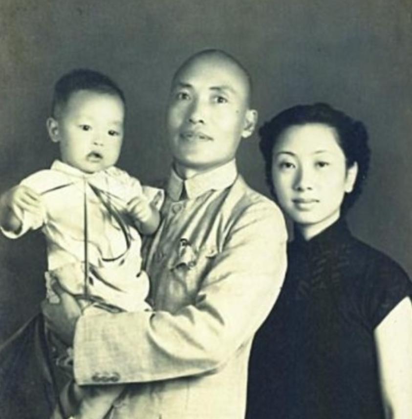 1936年，一名国民党中将跟随红军走完长征，谁知等到了延安，毛主席却对他挥了挥手