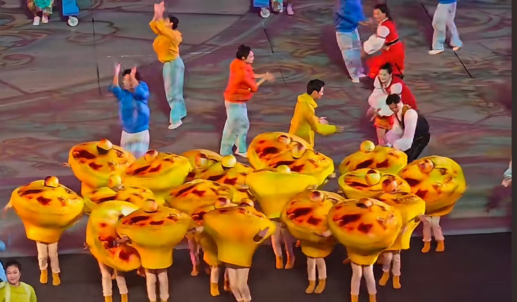 闭幕式太懂观众了！深圳小朋友扮的澳门蛋挞萌翻了，大湾区文化融合又接地气。广播体操