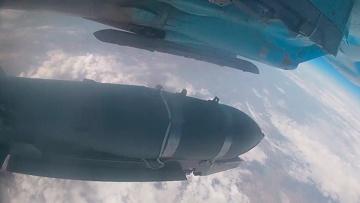 无人机拍摄了FAB-3000对乌克兰突击团和乌克兰武装部队第100旅基地的打击