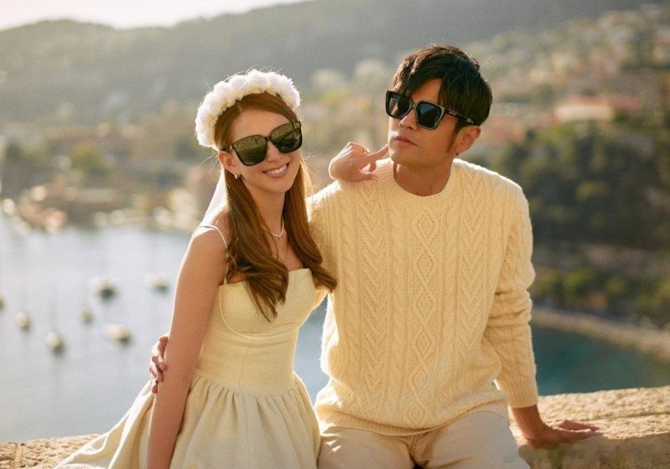 昆凌最早是黑涩会美眉组合的，和棒棒堂关系比较好，应该是这个原因。这套房子原本是昆