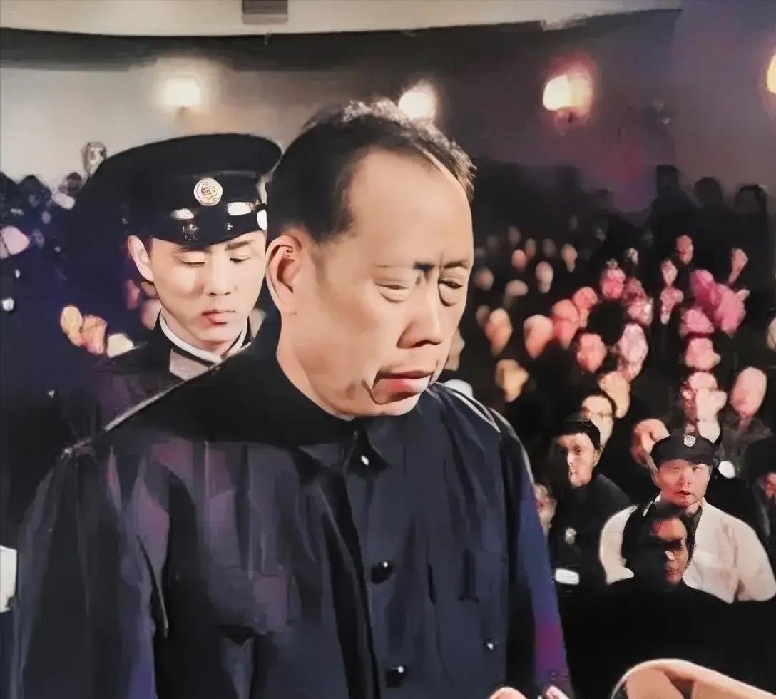 1981年，站在“被告席”的他。看到这张照片感叹人生弄人！百团大战，淮海战役，