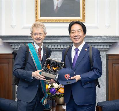 就在刚刚，“台独”分子赖清德发表声明，6月2日，赖清德会见窜台捷克参议长