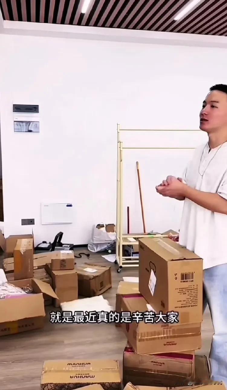 谢浩男食言了，谢浩男食言了，记得谢浩男刚开始被找回来采访时，他说过不会直播