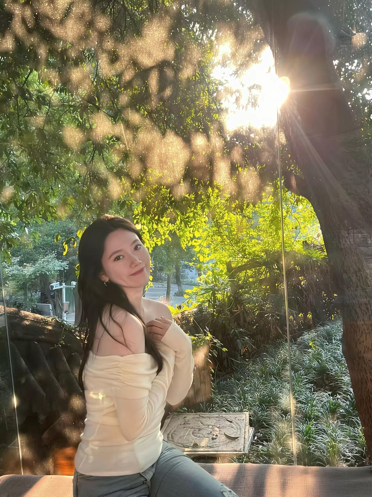 用镜头留下最美瞬间，真的太有意义了。就像摄影师索朗多杰，他长期做志愿服务，为近1