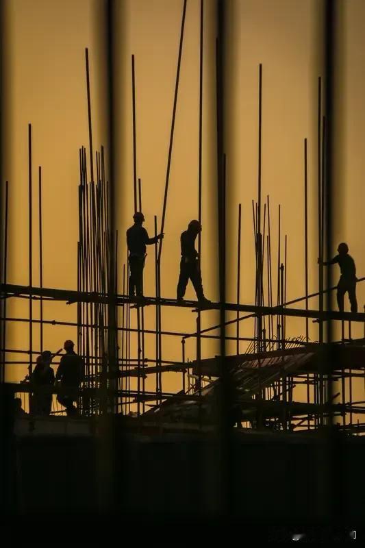 社保断缴潮确实来了，建造师群体就深受影响。有些省份动态核查后，唯一社保的建造师本