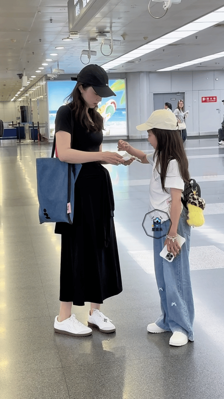 我发现越贤惠的女人越容易不被珍惜董璇把女儿养的丁点不受前夫影响刚开始还以为董