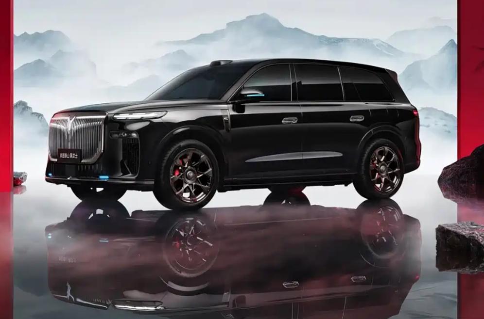 近日，岚图汽车发布岚图泰山黑武士内饰官图。该车定位大型SUV，外观更动感，内饰以