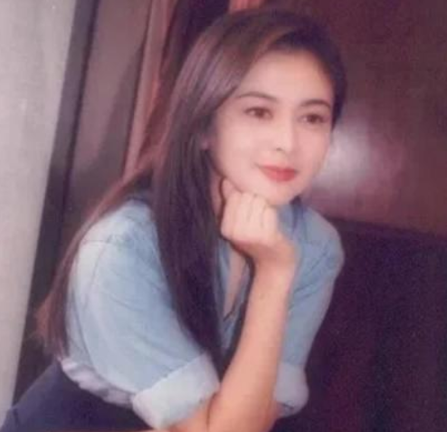 1998年，刘銮雄得罪了九龙的地头蛇，他花重金请洪汉义出手相助，不料对方却提出“