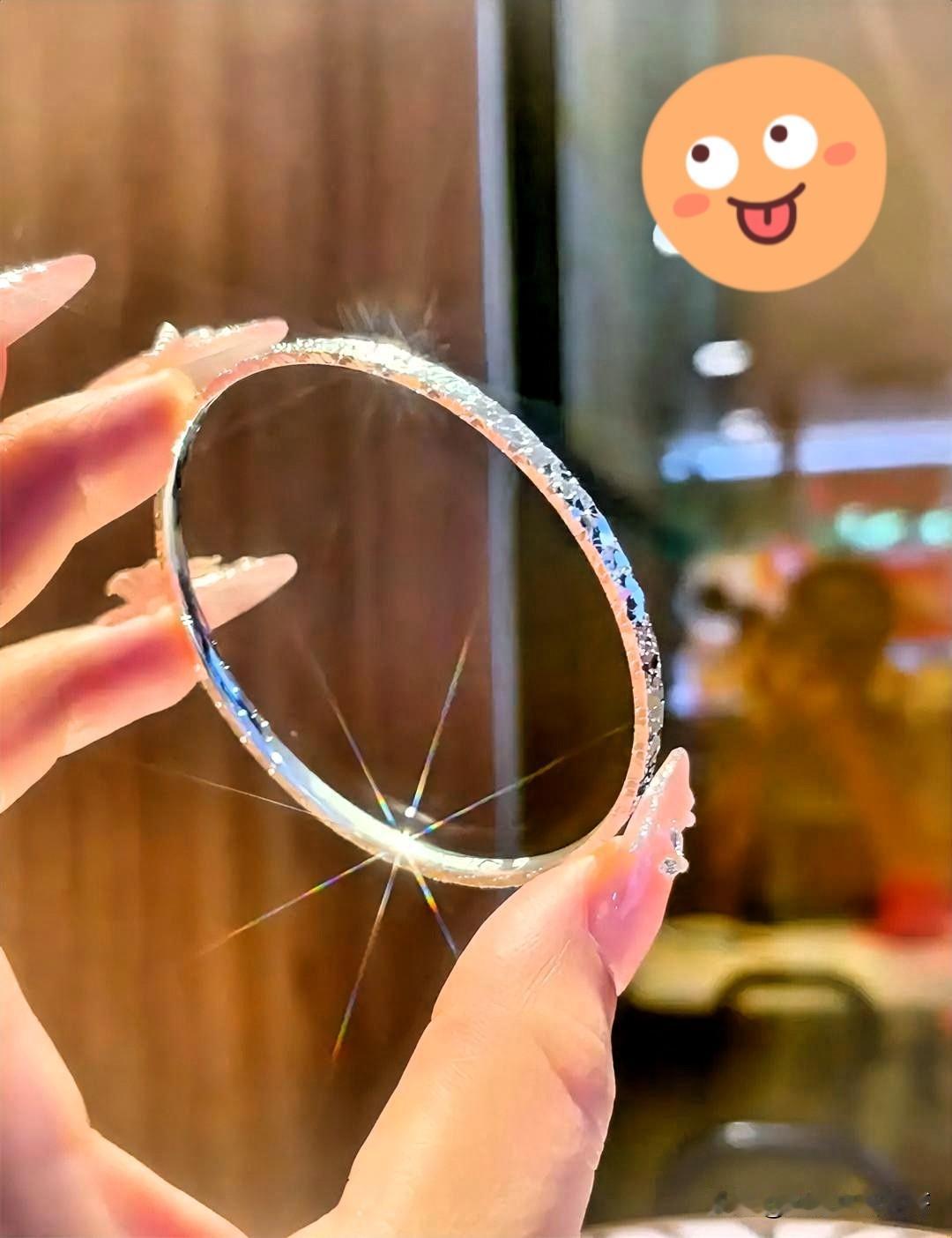 一觉醒来。。白银价格彻底失控了！200克的银镯子价格2800元，银镯子都快