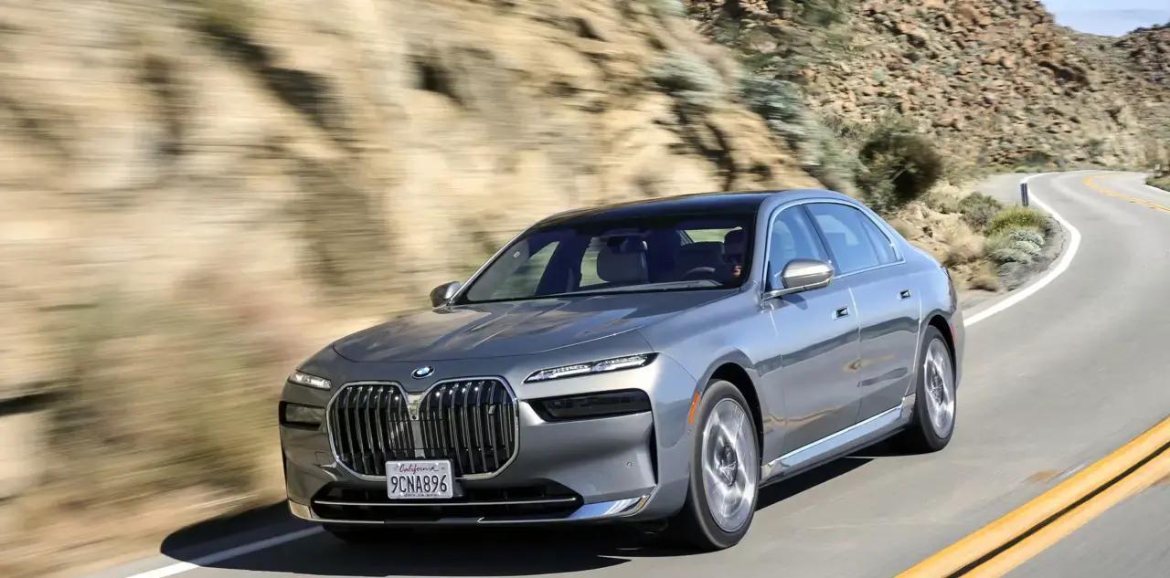 宝马直接放话：下一代纯电平台续航轻松破800km，彻底不需要增程器来救场。欧