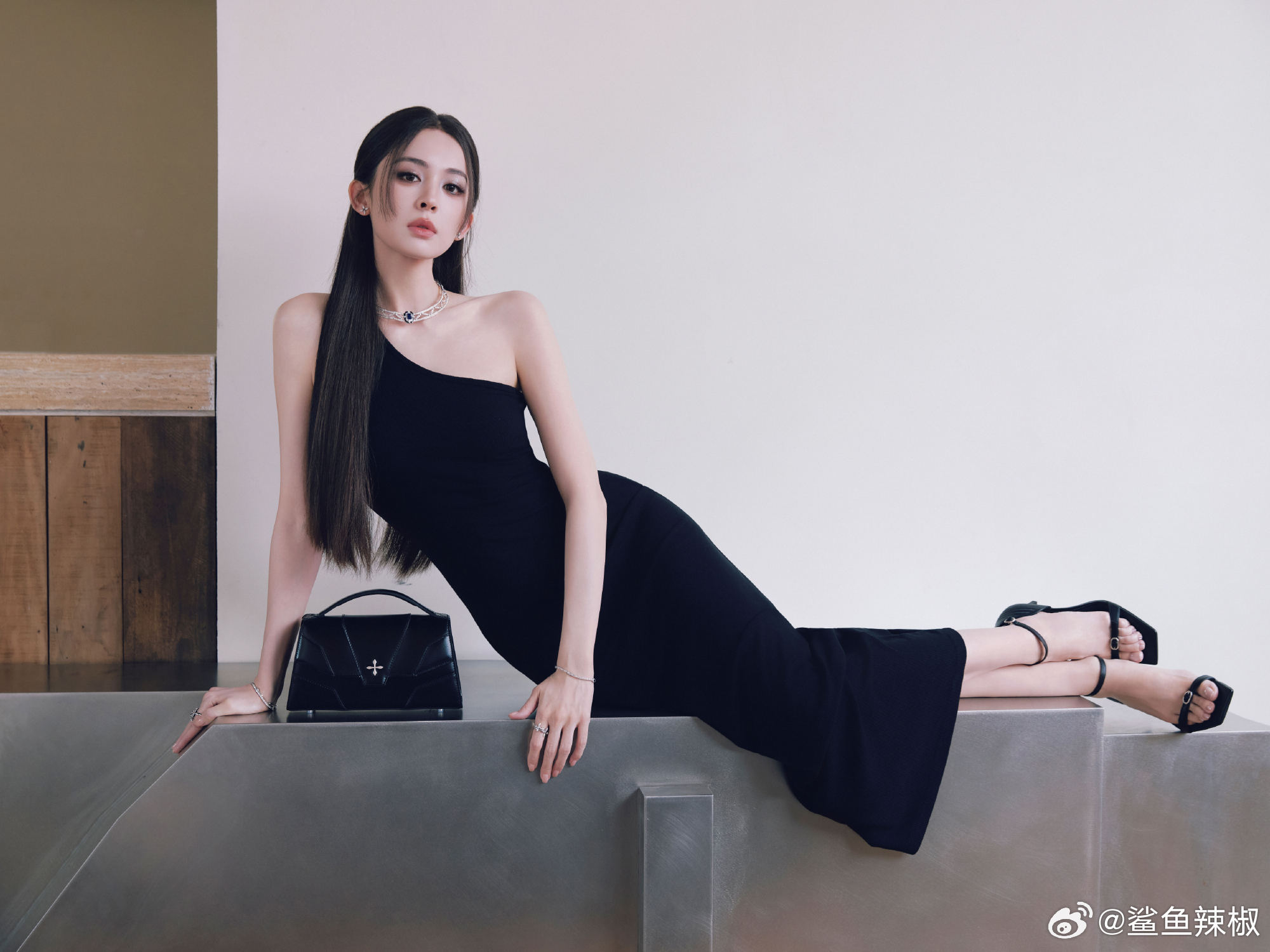 娜扎用男生拍照姿势出片娜扎SMFK活动出图⚫️