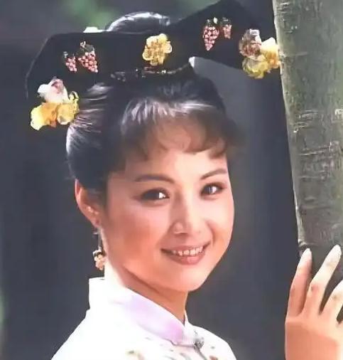 不洗澡、不喝药的苏麻喇姑为什么深得康熙喜爱，她竟终生未嫁清初宫廷里，有位特殊