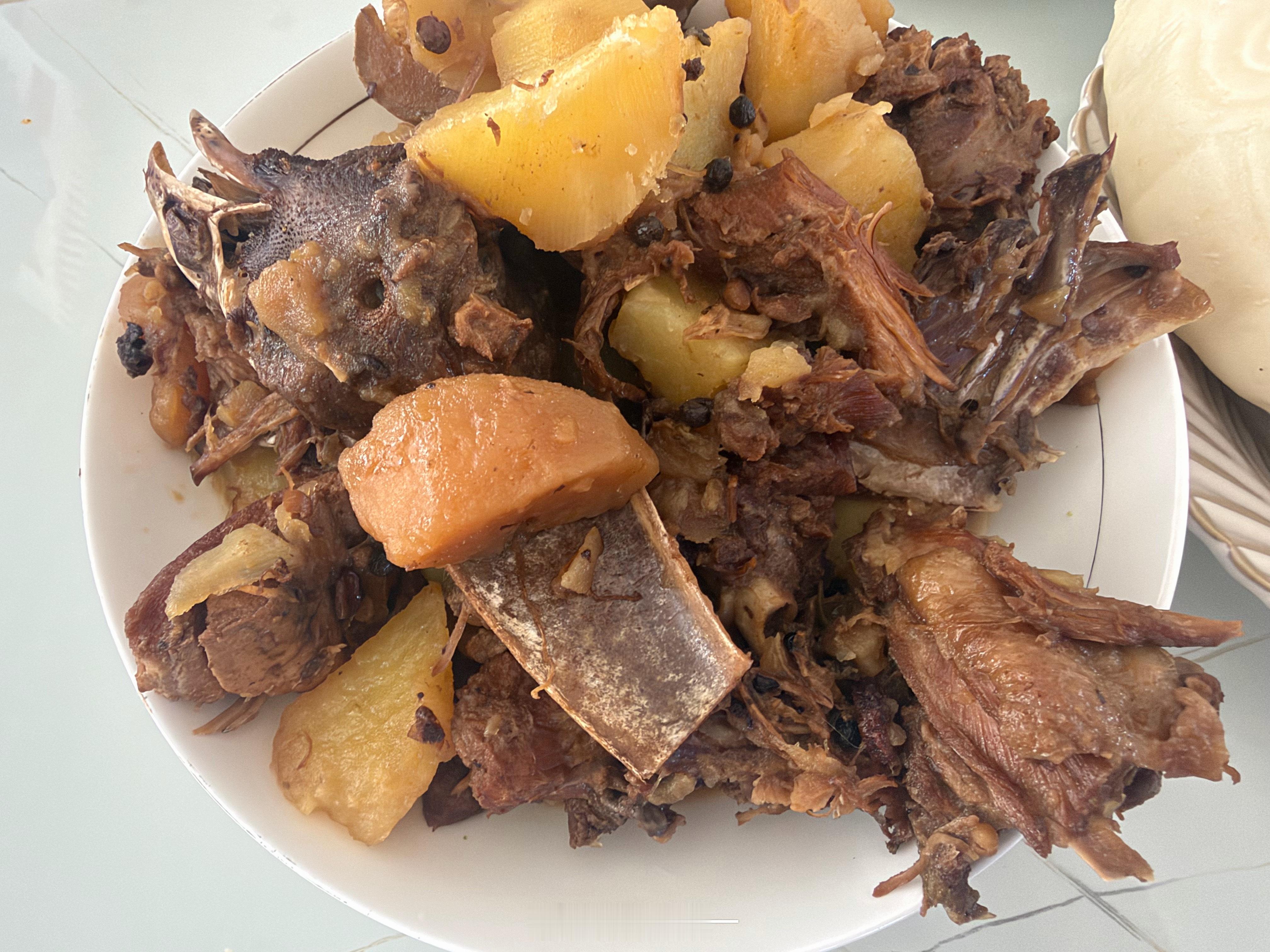 真是醉了，这几天在外面天天吃鸡肉，回青岛还是吃鸡肉，真要把我吃吐了[捂脸哭]​​