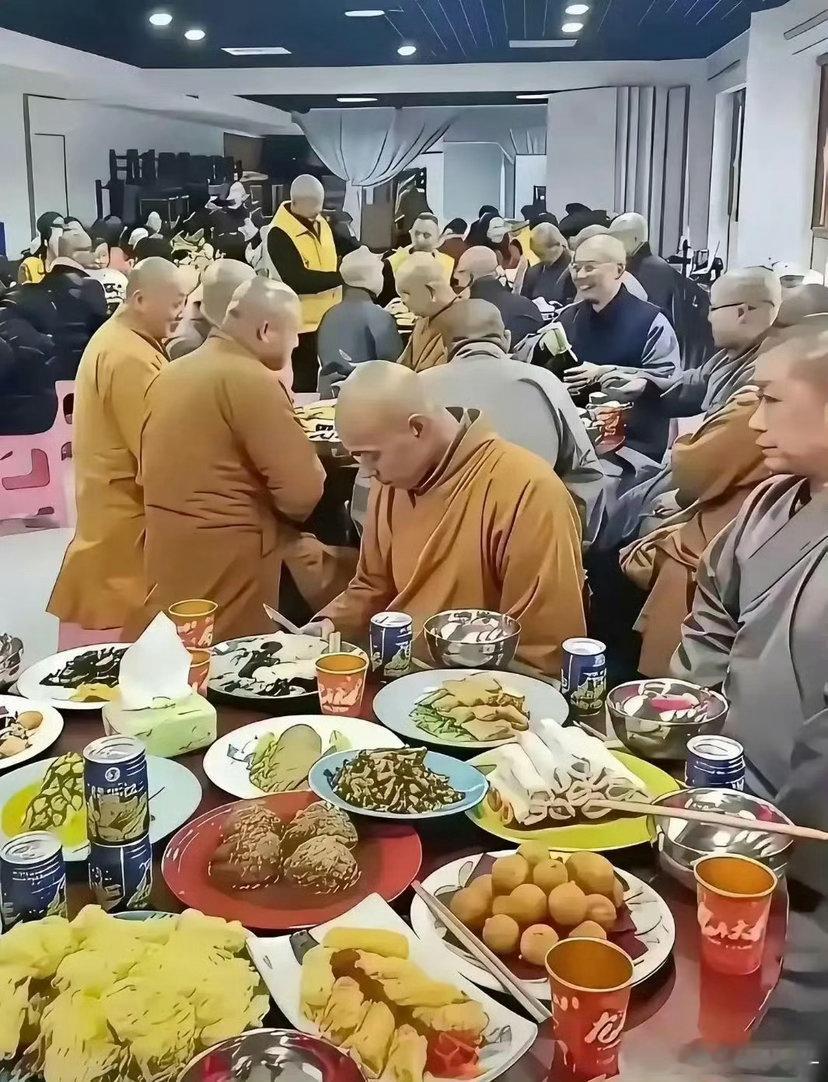 从平常的伙食看，和尚和道士的差距还是蛮大的！