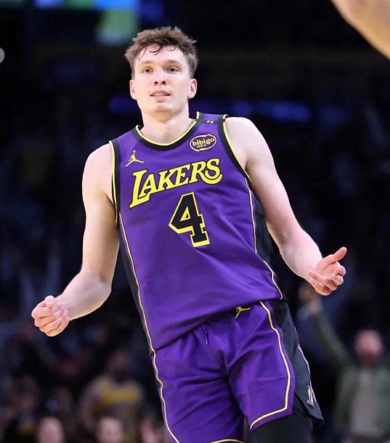 今日，布朗尼·詹姆斯下g联赛练级。南湾湖人127-118战胜圣迭戈快船！此战