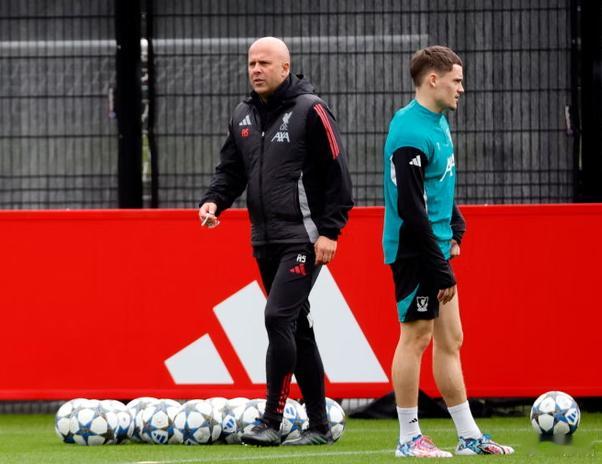 利物浦我其实现在非常讨厌一些名宿在电视台胡说八道，他们不像球迷，密切关注本队所