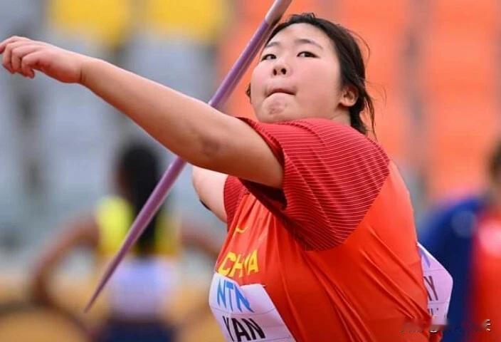 严子怡实力碾压北口榛花严子怡自从世界田径终极冠军赛受伤意外丢冠后，心中憋着一口