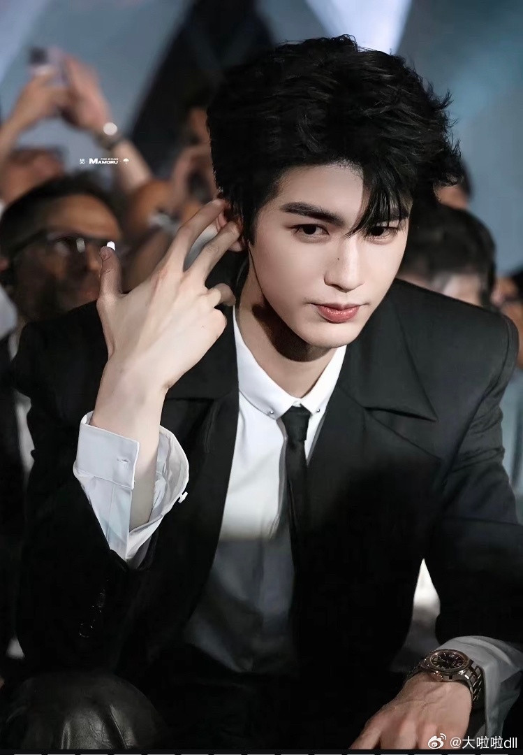 张凌赫三部爆火的3部剧，你最喜欢哪部？1.《苍兰诀》凭借《苍兰诀》中温润深情、