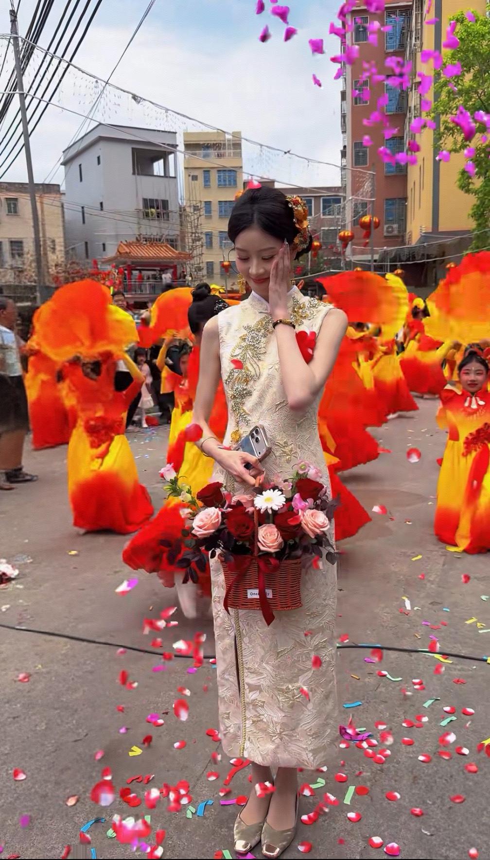 只看了她一眼，便读懂了整个宇宙的温柔