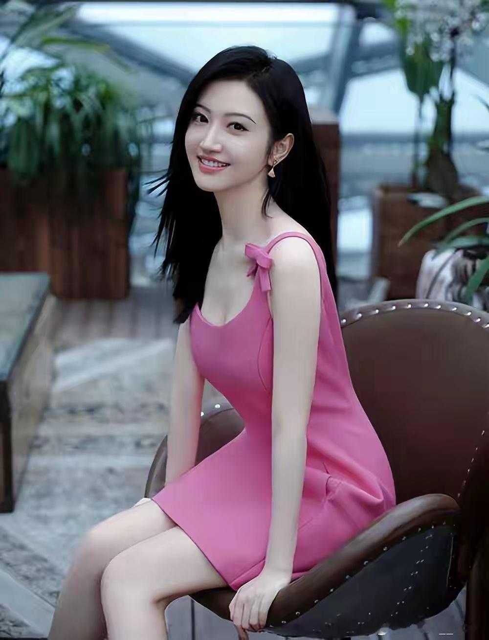 孙宇晨的律师张起淮直接发声明，说因为财产纠纷，已经把景甜和她父母一起告上法庭，涉