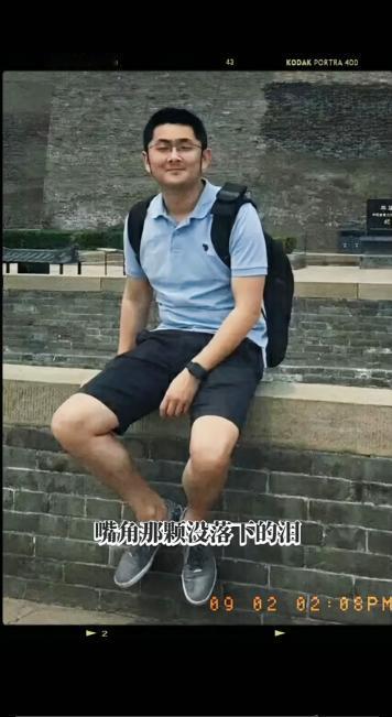 彭亚楼，中毒前的照片里，他慈眉善目，身形俊朗，还是211大学的毕业生，品学兼优