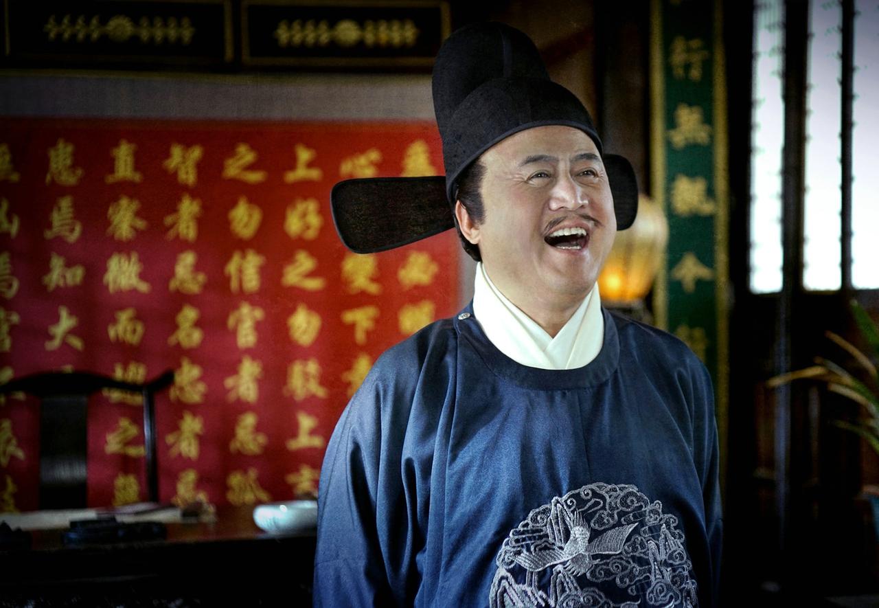 古籍中的诡故事古时在甘肃的某县令，为官精明能干，同时也极会拍上司的马屁，所以甚