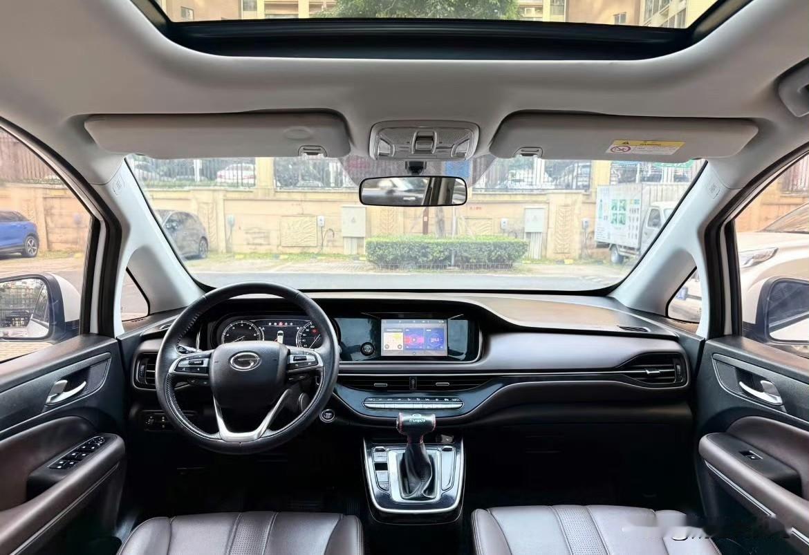 日常出行的全能助手在选择全家出行座驾时，传祺M6以其均衡表现获得不少家庭青睐