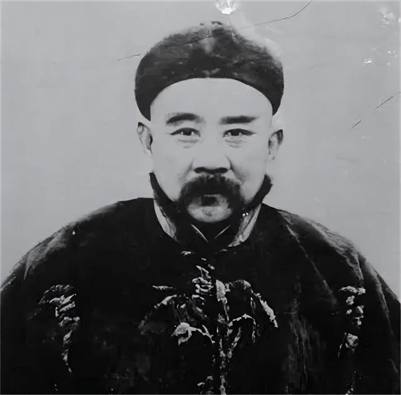 张勋复辟，为何事后没被严厉清算？今天聊聊：他到底凭什么能全身而退？先说说这个