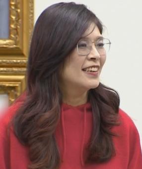 查了查郑丽文的老公，这不查不知道，一查真是让我瞬间明白了许多。原来，她与丈夫过着