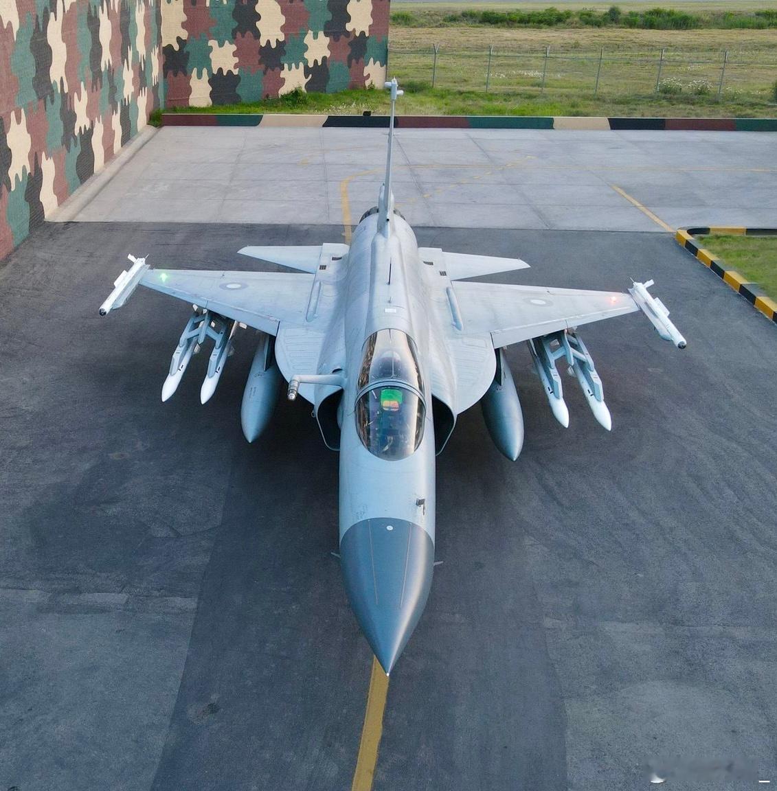 巴基斯坦空军发布的JF-17C“枭龙3”战斗机新图，全副武装：巴基斯坦空军​​