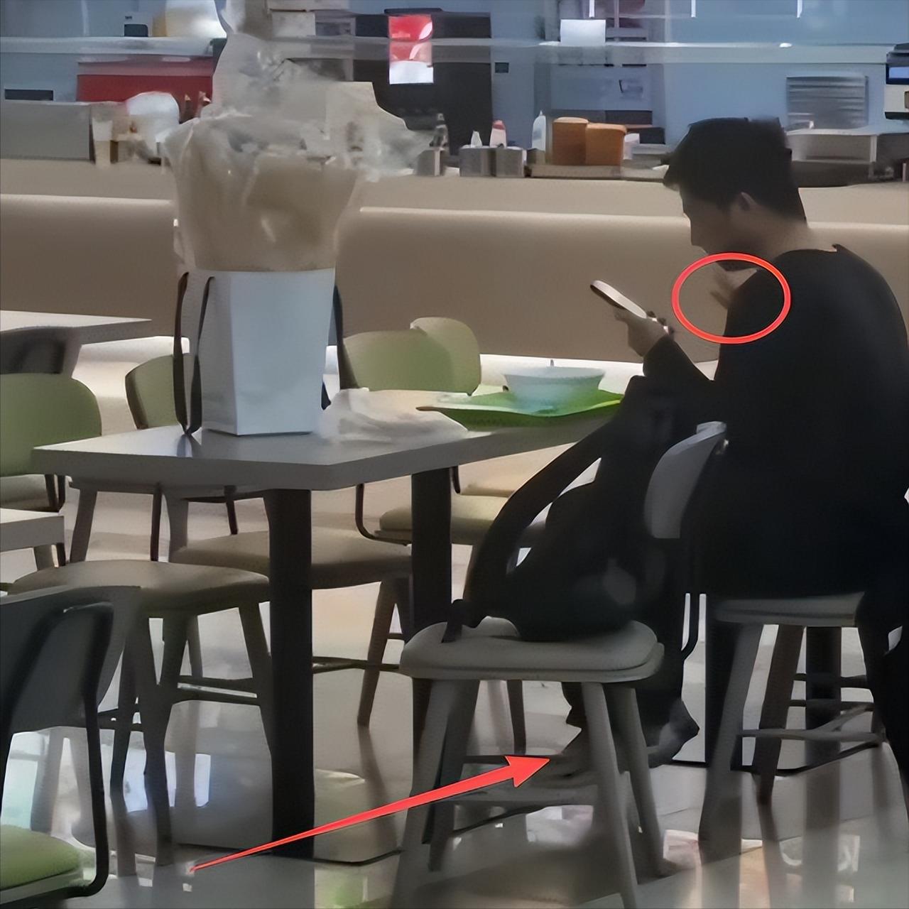 吉林财大男生怒砸食堂后续来了，人已被控制。别以为赔点钱就翻篇，这6大后果才叫致命