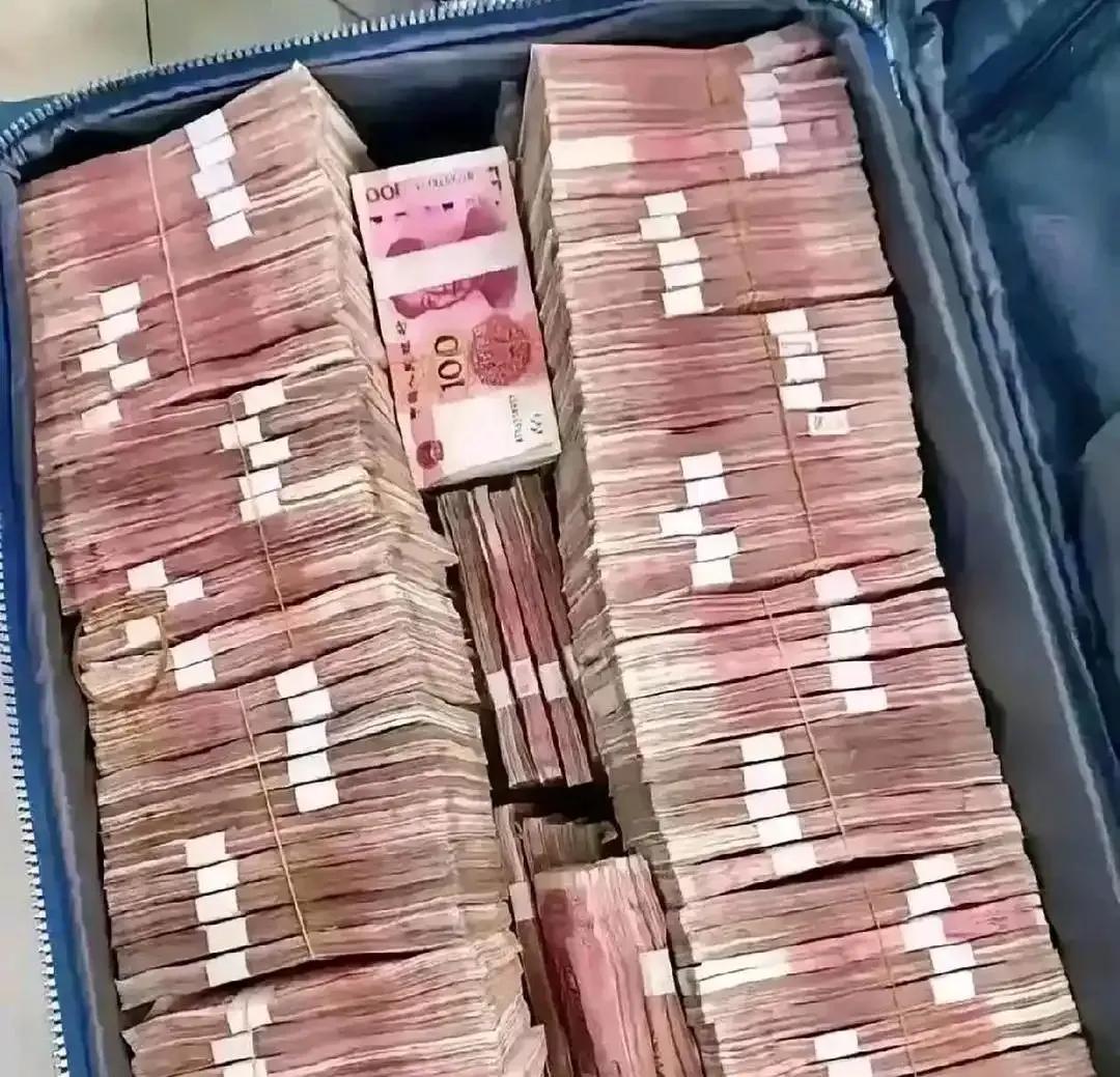 啥是洗钱？给你举个最易懂的例子：你买彩票中了800万，国家扣20%的税，到手64